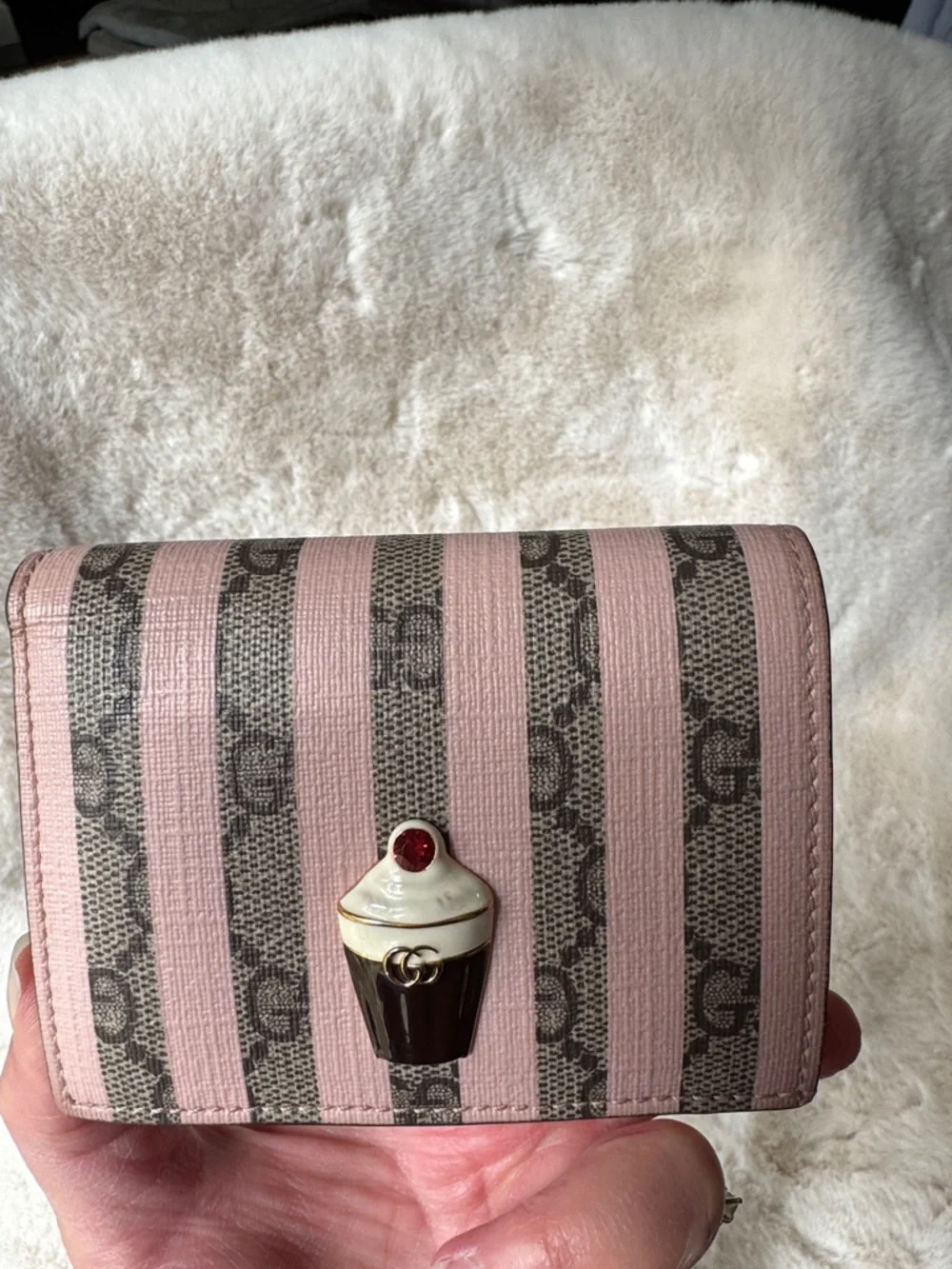 GUCCI ICE CREAM FLOAT - Picture 6 of 14